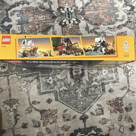 NISB LEGO Creator 3in1 31109 Pirate Ship 1260pc 4 Minifigures Shark Rebuild 9+ - Picture 5 of 13